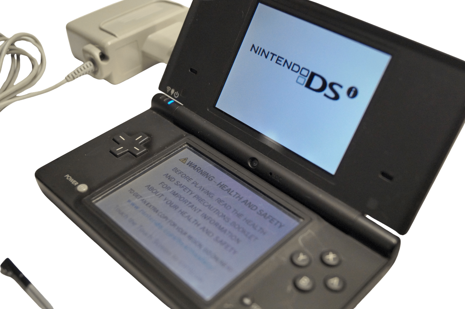 Nintendo DSi Sort med original oplader, stylus og Speedlink etui fra Green Techs